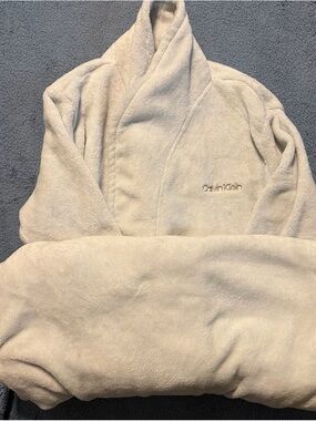 Calvin Klein Men's Cream Plush Shawl Collar Cardigan